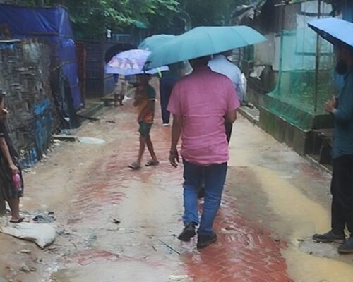 雨の日の難民キャンプ